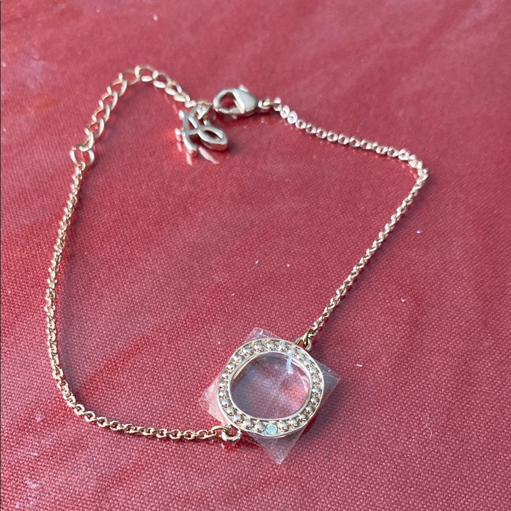 Elegant Gold Chain Bracelet with Crystal Accents